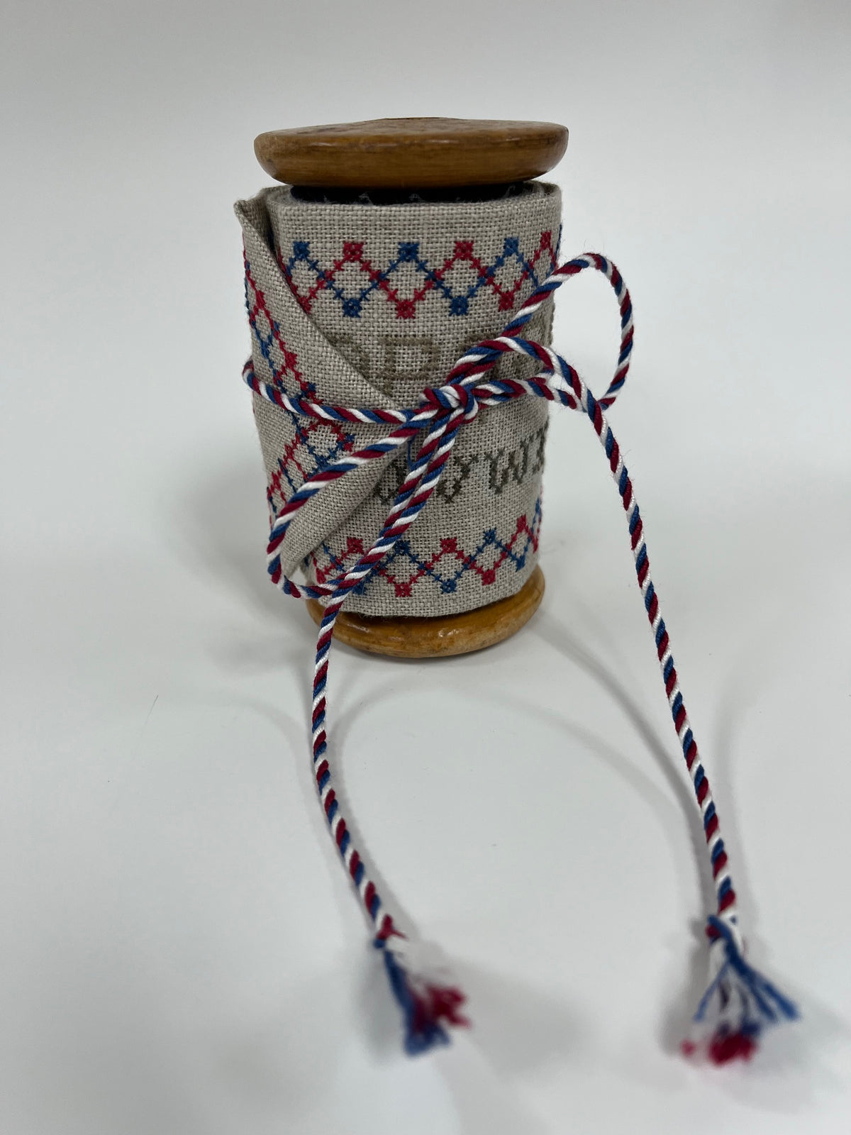 Patriotic Spool Cross Stitch by Jeannette Douglas Designs - Paper Pattern