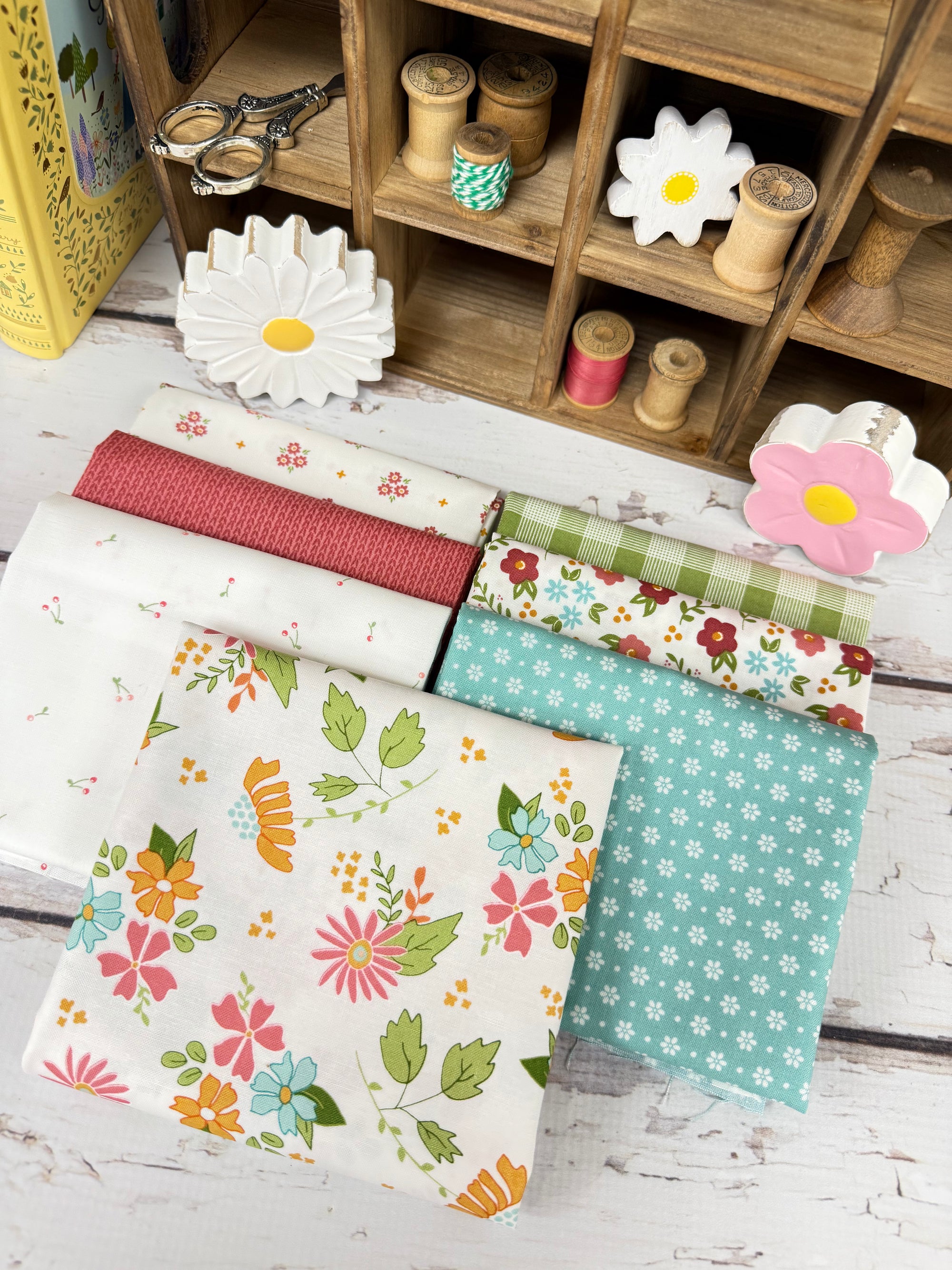 Summer Dreaming Curated by Primrose Cottage - 7 Piece Fat Quarter Bundle