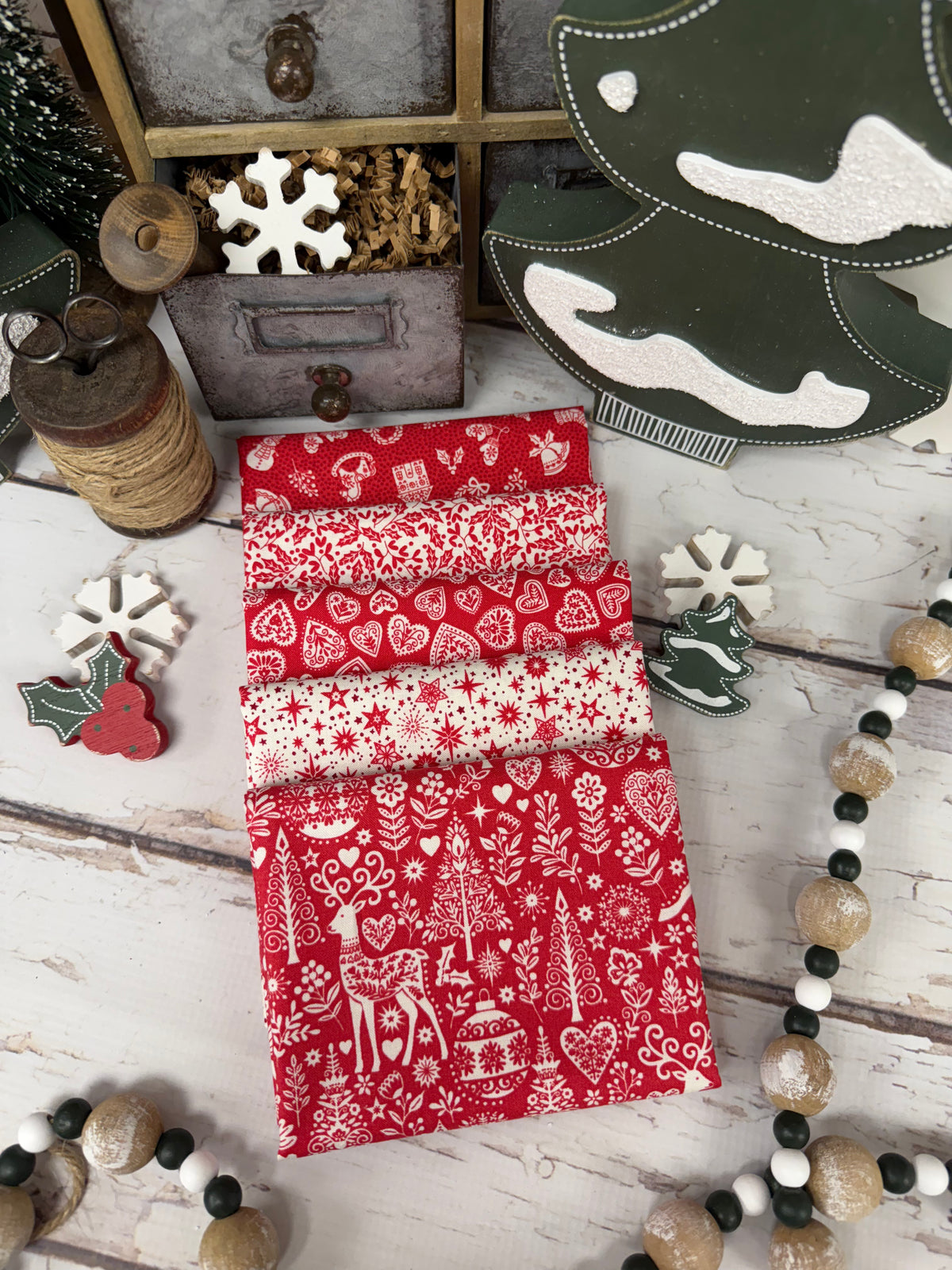 Scandi RED by Makower Uk - 5 Piece Fat Quarter Bundle