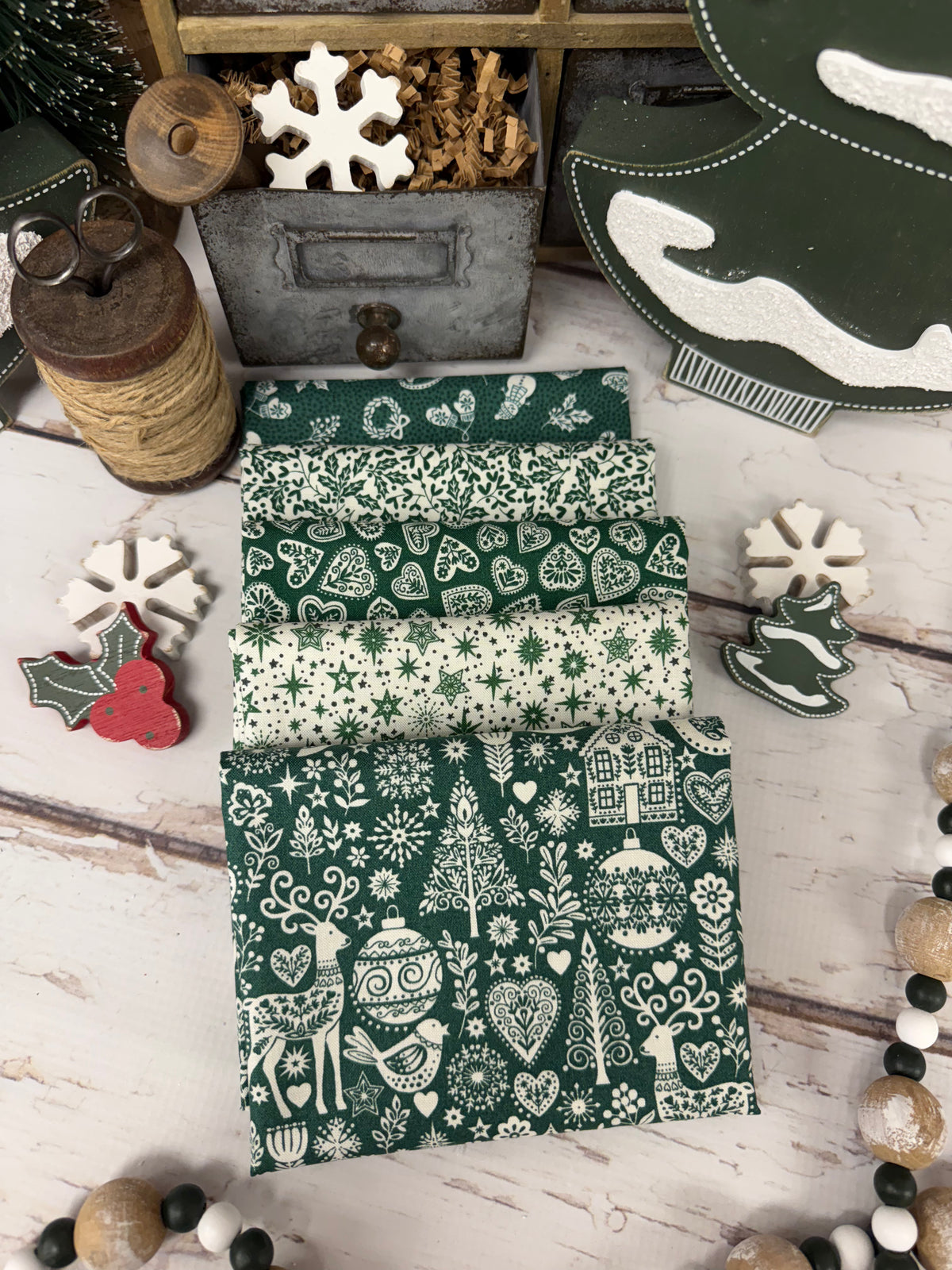 Scandi GREEN by Makower Uk - 5 Piece Fat Quarter Bundle