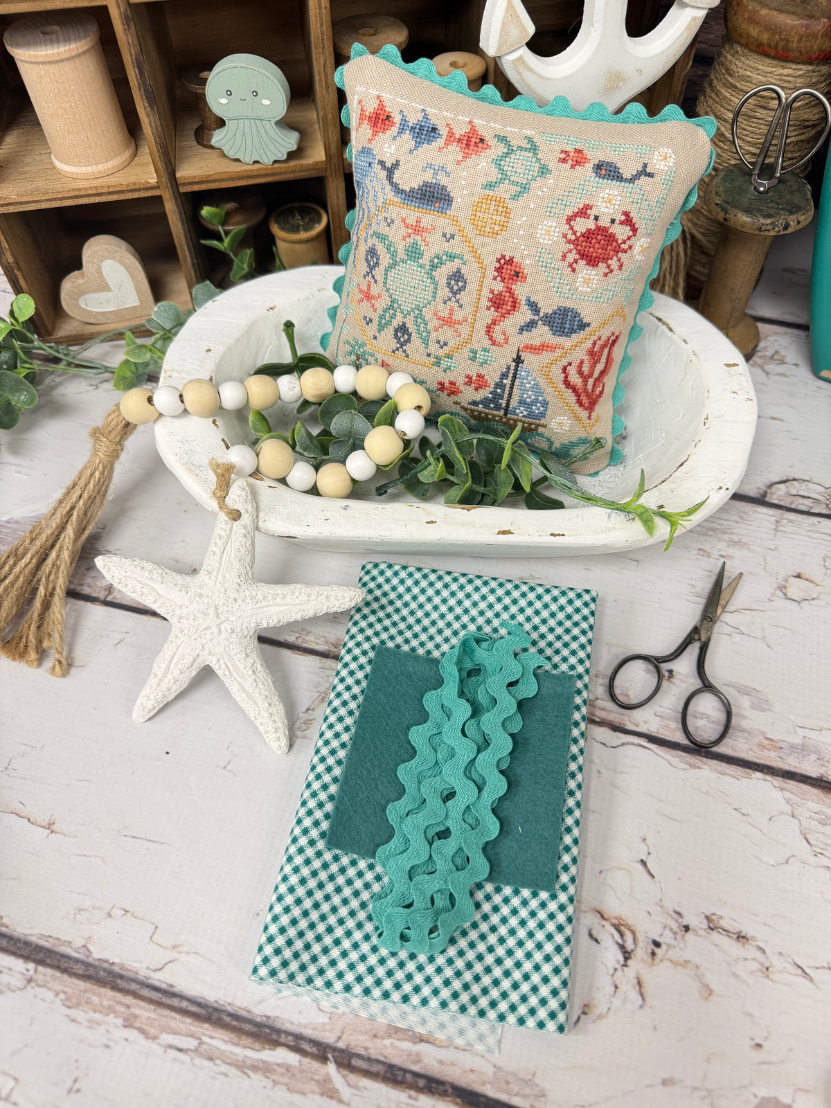 Beach Quaker Finishing Kit Only By Lindsey Weight of Primrose Cottage