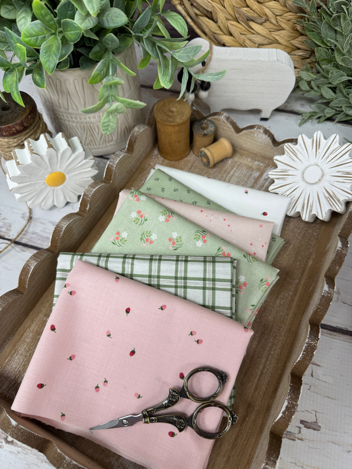 Strawberry Bundle Curated by Primrose Cottage - 6 Piece Fat Quarter Bundle