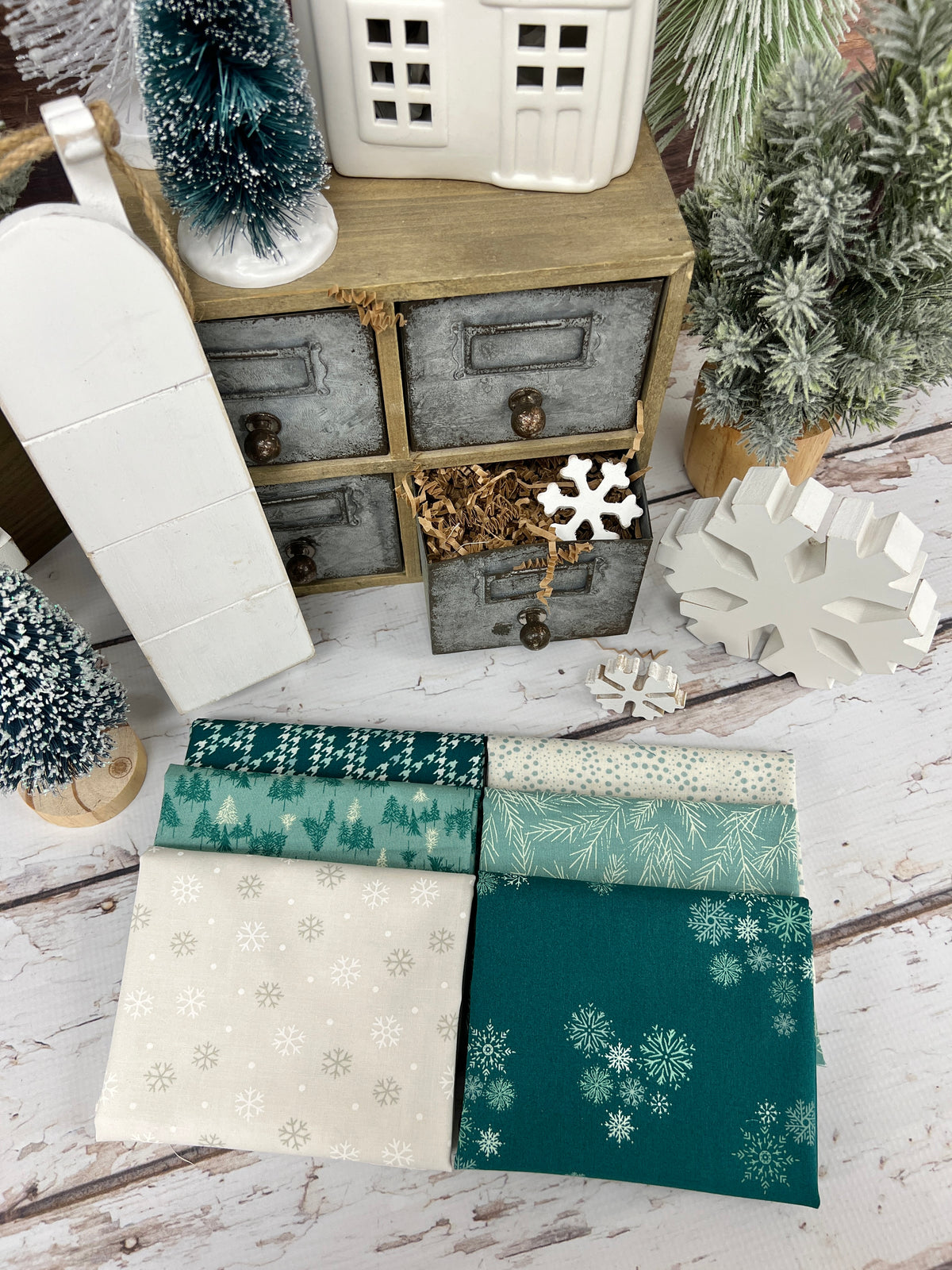 Winter Favorites Curated by Primrose Cottage - 6 Piece Fat Quarter Bundle FQB-210