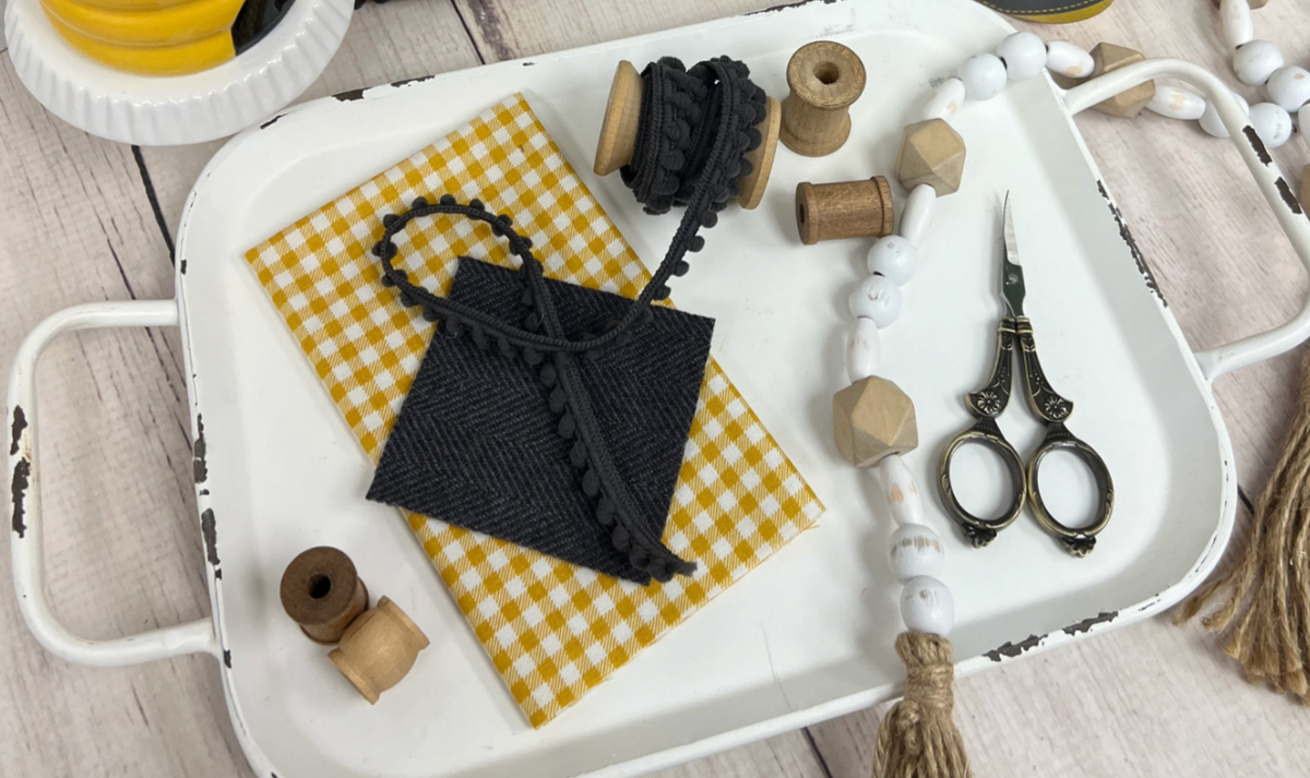 Honeybee Quaker Finishing Kit By Lindsey Weight of Primrose Cottage