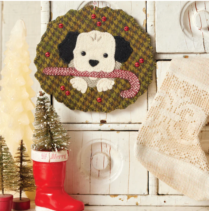 Buster's Holiday Wreath Ornament Wool Applique by Buttermilk Basin  - Paper Pattern