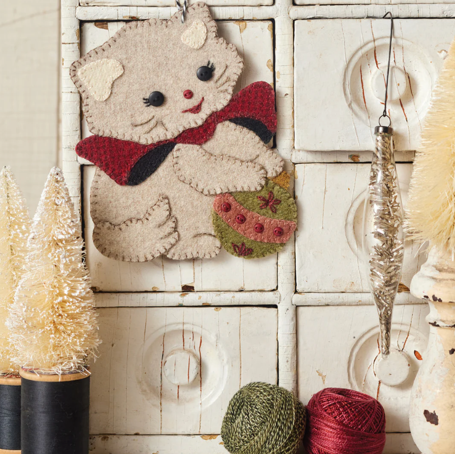 Holiday Kitty Ornament Wool Applique by Buttermilk Basin  - Paper Pattern