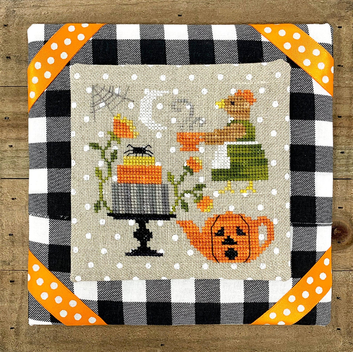 Hen&#39;s Halloween Tea - by Tiny Modernist - PAPER Pattern