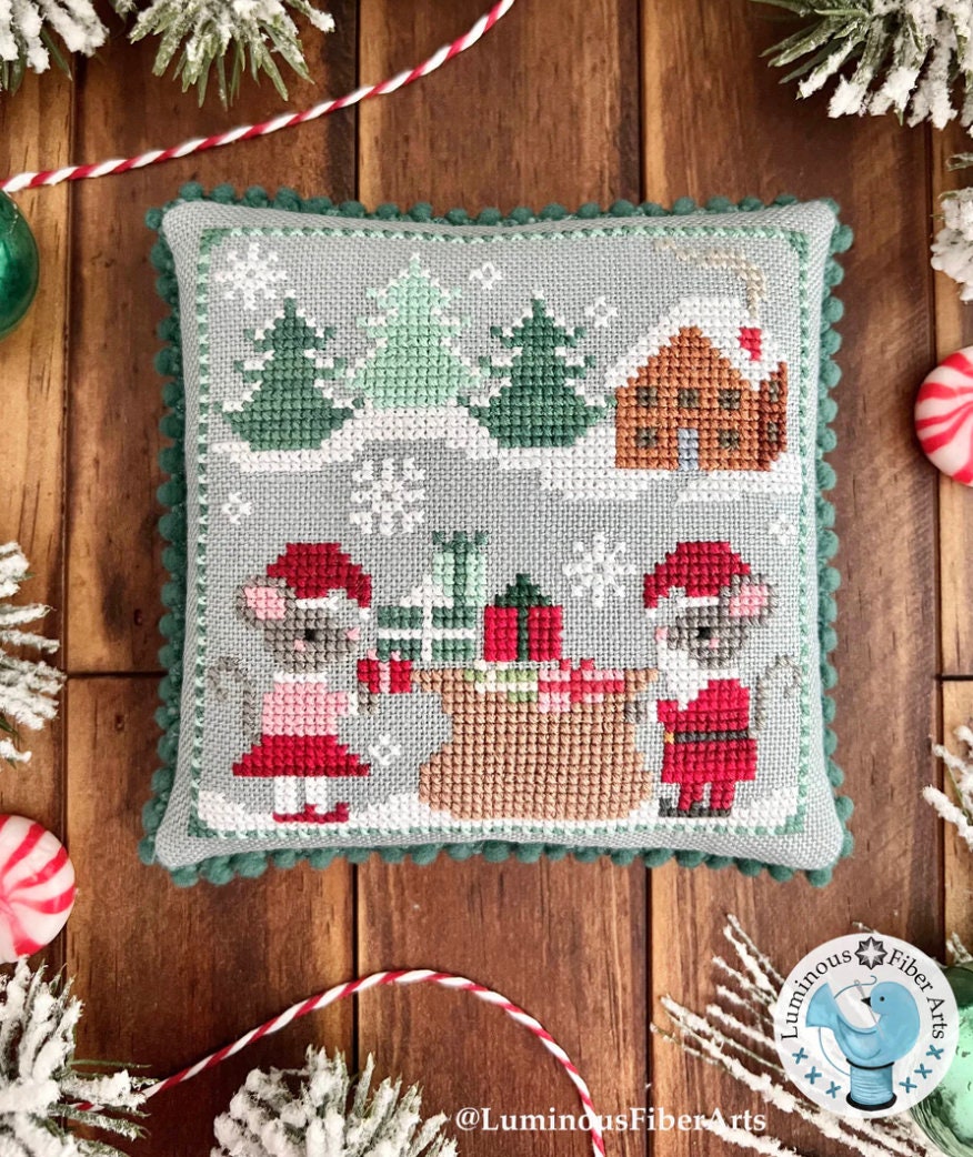 Mousecapades 5: Filling Santa&#39;s Bag by Luminous Fiber Arts - Paper Pattern