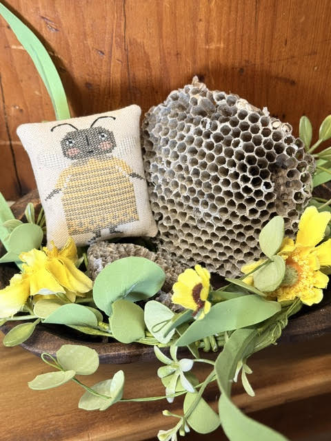 Bit Oh Honey Cross Stitch by Notforgotten Farm - Paper Pattern