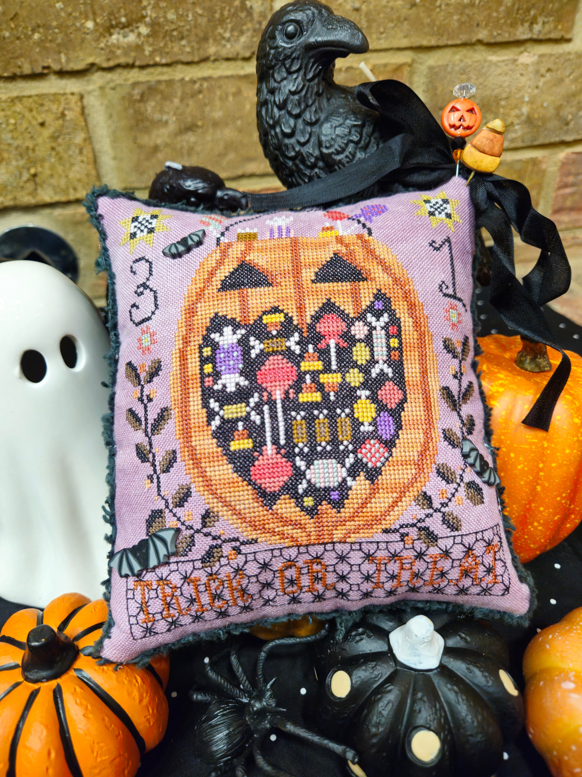 Trick or Treat Cross Stitch by Quaint Rose Needlearts - Paper Pattern
