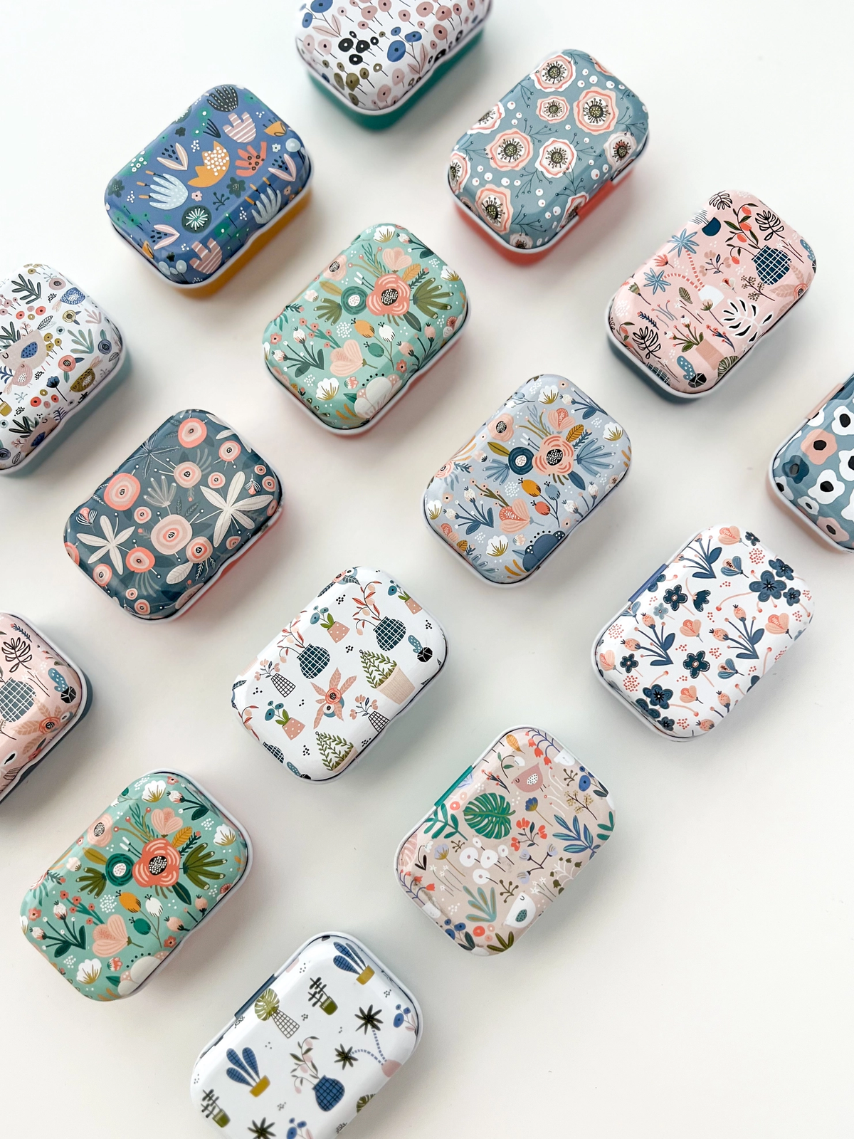 Floral Magnetic Needle Tin
