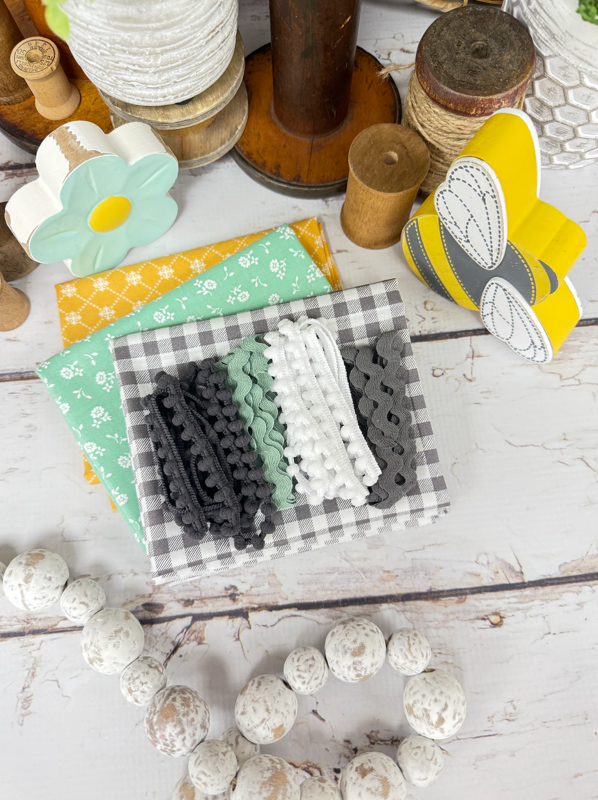 Lindsey&#39;s Bee Finishing Favorites by Primrose Cottage
