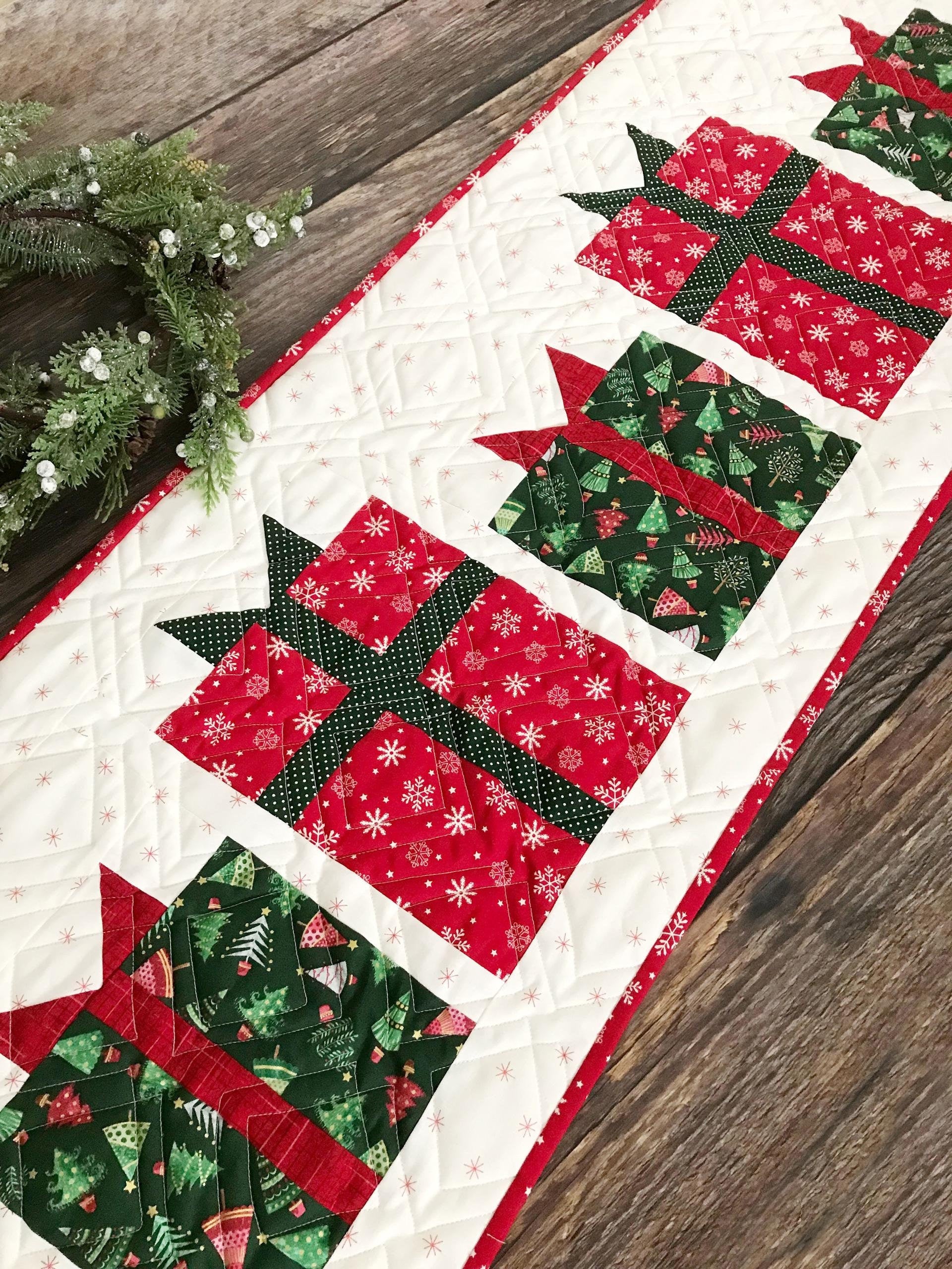 Christmas Present by Lindsey Weight of Primrose Cottage Quilts - Table christmas-present-by-lindsey-weight-of-primrose-cottage-quilts-table