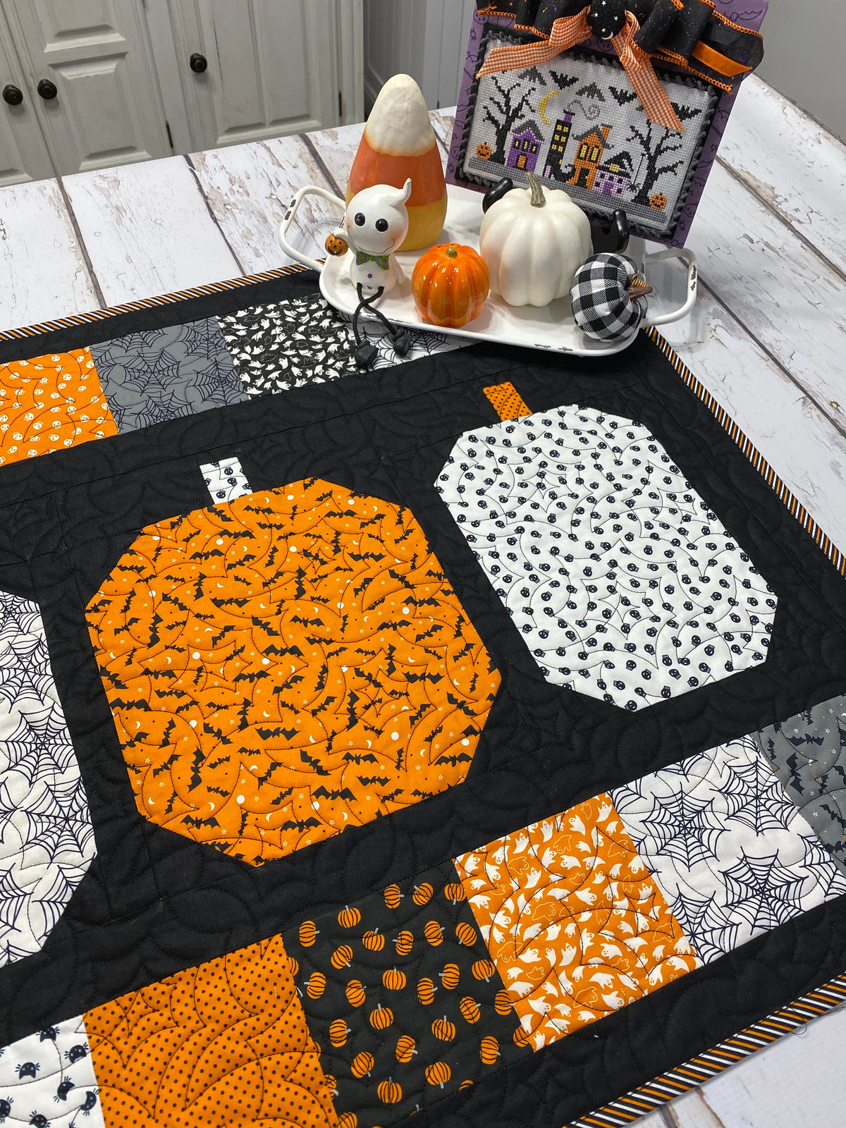 Hey Pumpkin Pattern by Lindsey Weight of Primrose Cottage Quilts - Quilt PDF Pattern