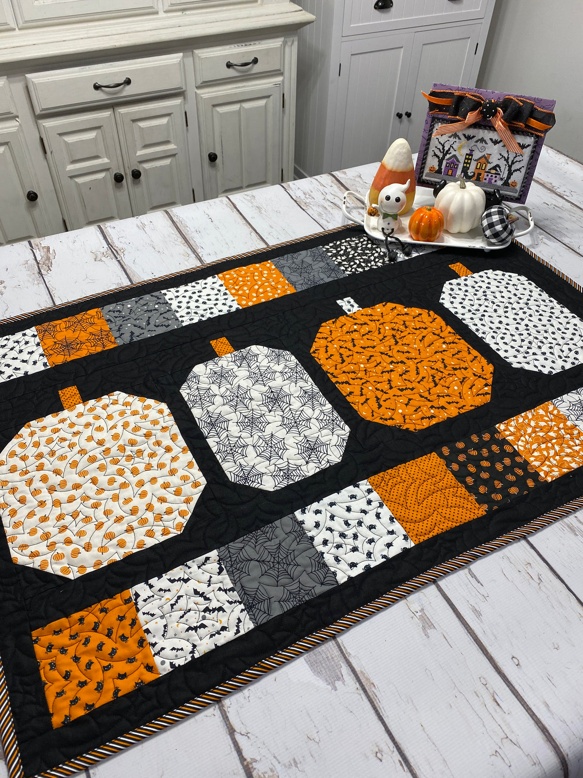 Hey Pumpkin Pattern by Lindsey Weight of Primrose Cottage Quilts - Quilt PDF Pattern