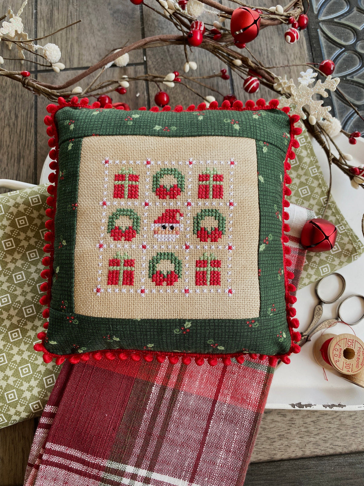 December Nine Patch (Lindsey&#39;s Nine Patch Series) by Lindsey Weight of Primrose Cottage Stitches PDF Pattern